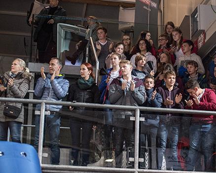 Schueler der 4. Klasse Realgymnasiums Lambach, EHC Liwest Black Wings Linz vs EC VSV