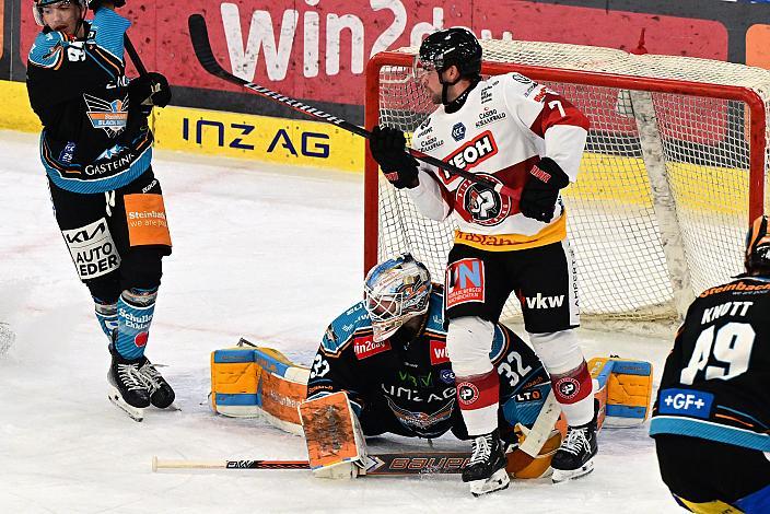 Tormann Rasmus Tirronen (Steinbach Black Wings Linz), David Keefer (Pioneers Vorarlberg)  Win2Day ICE Hockey League,  Steinbach Black Wings Linz vs  Pioneers Vorarlberg,  Linz AG Eisarena 