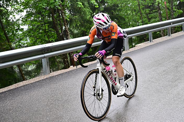 Gesamtsiegerin Malwina Mul (POL, MAT Atom Deweloper Wroclaw) im Gatorade Trikot der Gesamtführenden in der Punktewertung 02.06.2024. 4. Etappe, Waidhofen an der Ybbs. - Hochkar,  Sportland NOE WOMENS  KIDS Tour