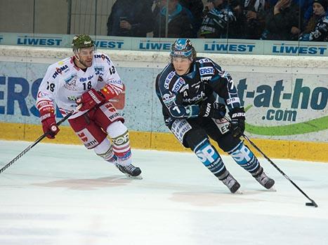 Brian Lebler, Linz und Rick Schofield, Bozen, EHC Liwest Black Wings Linz vs HCB Suedtirol