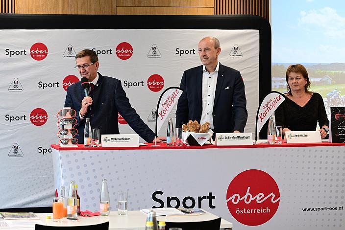 Wirtschafts- und Sport-Landesrat Markus Achleitner (Oberösterreich), Leiter Konzernkommunikation der Raiffeisenlandesbank OÖ Dr. Bernhard Marckhgott, Vzbgm. Linz  Karin Hörzing,  Pressekonferenz Int. Raiffeisen Oberösterreich Rundfahrt (UCI Kat. 2.2), Olympiazentrum Linz
