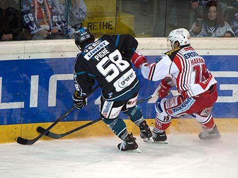 Sebastien Piche, Linz und Patrick Harand, KAC, EHC Liwest Black Wings Linz vs EC KAC