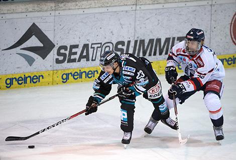 Fabio Hofer (EHC Liwest Black Wings Linz), Marko Poyhonen (KHL Medvescak Zagreb)  EHC Liwest Black Wings Linz vs KHL Medvescak Zagreb