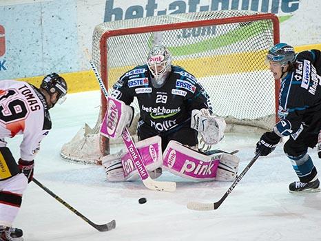 Michael Ouzas, Linz und Franklin MacDonald, Linz und Roman Tomas, Znaim, EHC Liwest Black Wings Linz vs HC Orli Znojmo, Pick Round