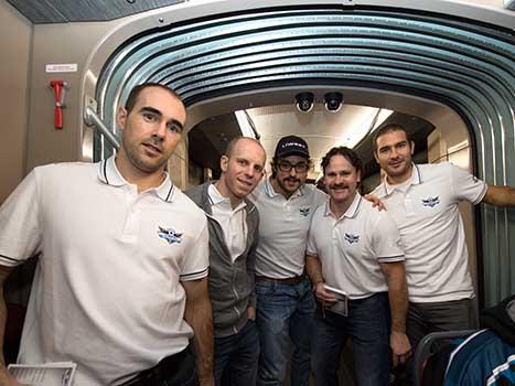 Die Spieler v.l. Brad Moran, Jason Ulmer, Sebastien Piche, Curtis Murphy und Mike Ouellette in der neuen Liwest Black Wings Linz Strassenbahn.