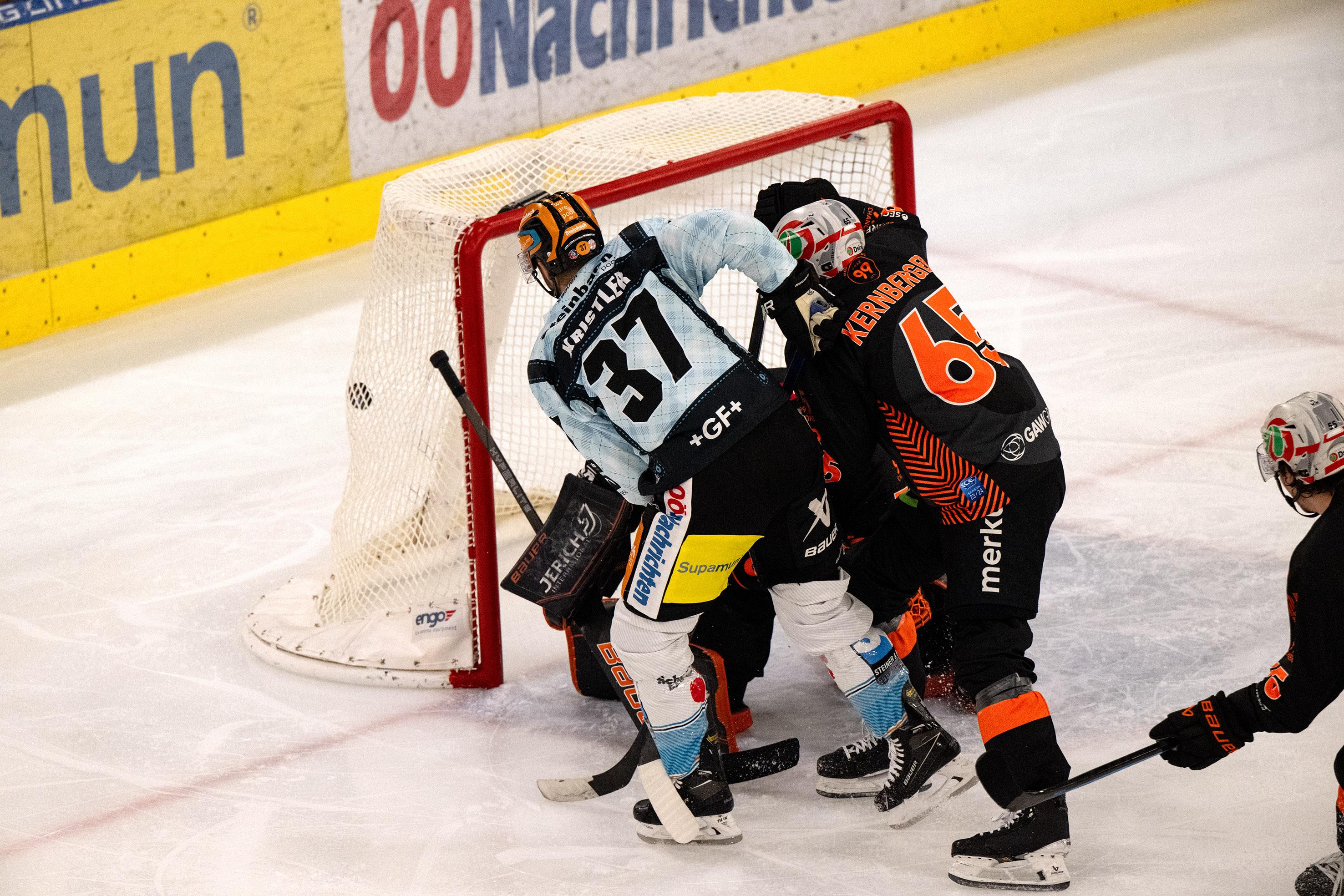 Andreas Kristler (Steinbach Black Wings Linz) erzielt das Tor zum 1 zu 0, Oktoberfest, Steinbach Black Wings Linz vs Moser Medical Graz 99ers, Linz AG Eisarena
