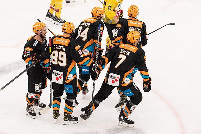 Die Steinbach Black Wings Linz feiern das Tor zum 4 zu 3 durch Brian Lebler (Steinbach Black Wings Linz), Steinbach Black Wings Linz vs Spusu Vienna Capitals, bet-at-home ICE Hockey League
