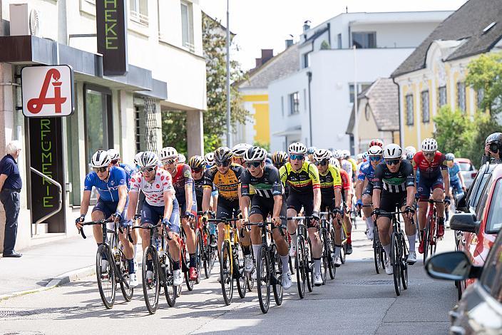 Das Peleton bei St. Florian, 3. Etappe St.Florian/Asten  - Hinterstoder, Int. Raiffeisen Oberösterreich Rundfahrt UCI Kat. 2.2