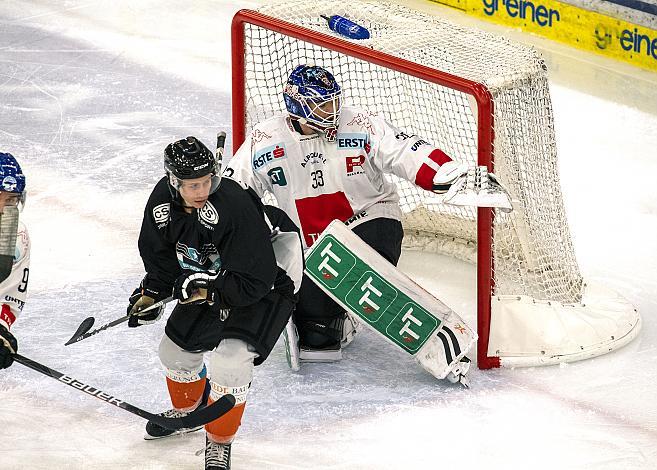 Stefan Gaffal (Black Wings 1992), Tormann Tom McCollum (HC TWK Innsbruck  Die Haie)  Black Wings Linz vs HC Innsbruck „die Haie“,  Eishockey, Testspiel