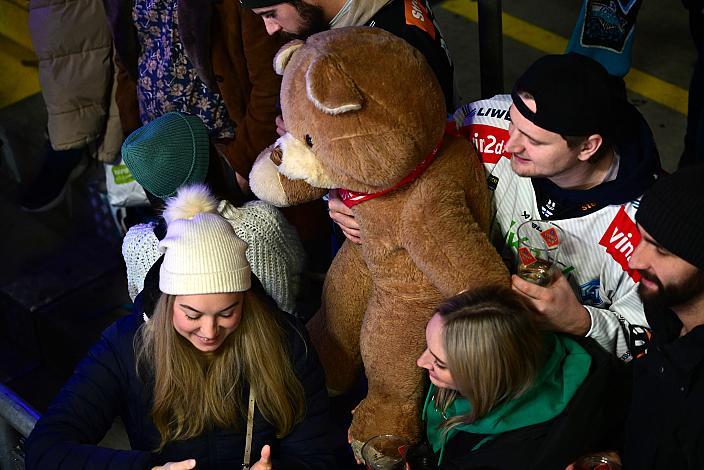 Bereit für den Teddy Bear Toos, Weihnachtsdress,  Win2Day ICE Hockey League,  Steinbach Black Wings Linz vs  HCB Südtirol Alperia,  Linz AG Eisarena 