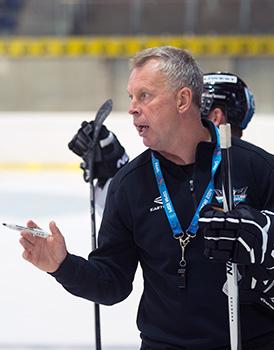 Trainer Robert Daum leitet das 1. Training, EHC Liwest Black Wings Linz
