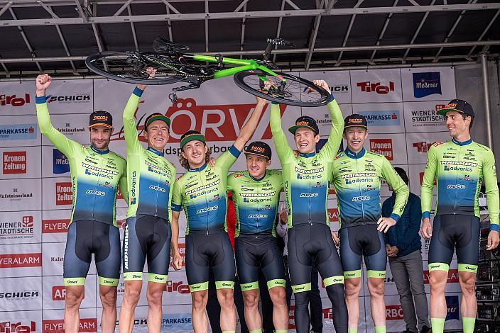 Team Hrinkow Advarics feiert den Liga Sieg, Manuel Bosch, Daniel Eichinger, Raphael Hammerschmid, Marvin Hammerschmid, Timon Loderer, Rainer Kepplinger, Ziga Horvat,  Radsport, Herren Radliga, Kufstein, Tirol, Radliga Finale 2022 