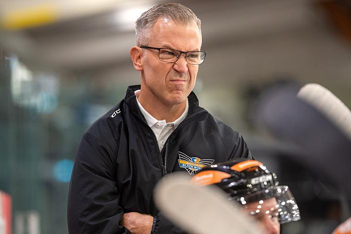 Head Coach Dan Ceman (Steinbach Black Wings Linz) Steinbach Black Wings Linz  vs MAC Budapest