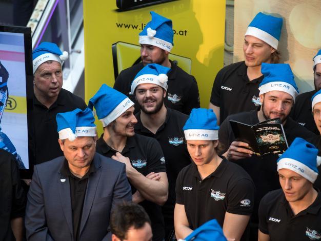  EHC Liwest Black Wings Linz Adventsingen, Plus City Einkaufszentrum 