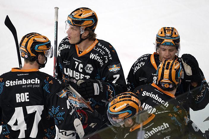 Brian Lebler (Steinbach Black Wings Linz), Logan Roe (Steinbach Black Wings Linz), Ramon Schnetzer (Steinbach Black Wings Linz) Graham Knott (Steinbach Black Wings Linz) feiert das Tor zum 1 zu 0, Steinbach Black Wings Linz vs HK SZ Olimpija, 30. Runde, Trikot Movember, ICE Hockey League, Steinbach Black Wings Linz, Linz AG Eisarena