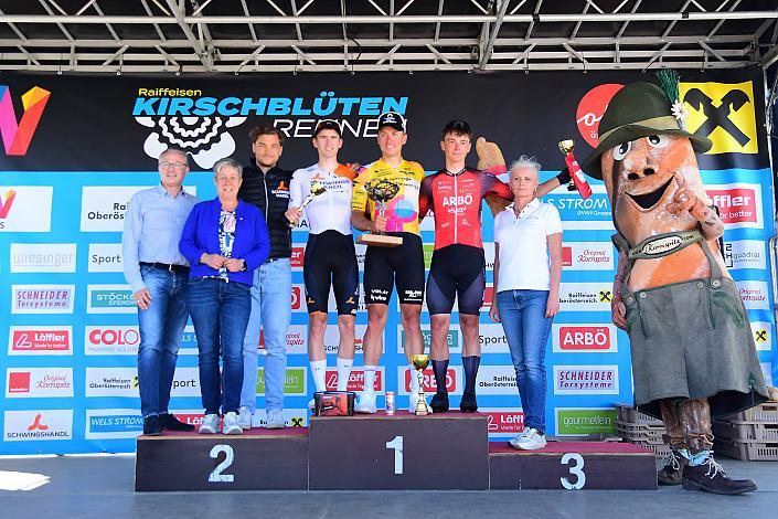 Podest. 2. Platz Paul Buschek (AUT, Schwingshandl Intralogistics), Sieger Tobias Nolde (GER, Team Vorarlberg), 3. Platz Christian Rush (NZL, ARBÖ Kärnten Sport Feld am See) Herren Elite, U23, Road Cycling League Austria, 64. Raika Kirschbluetenrennen, Wels, Oberösterreich