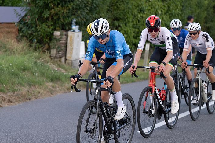 Die Ausreisser mit Nr. 136 Ingmar van den Bosch, Nr. 96 Adam Rafferty (IRL, Team 31 Jolly Cycles U19), Nr. 74 Seth Dunwoody (Irl), Nr. 73 Ian Kings (GER), Nr. 96 Dario Giuliano (FRA), ( 1. B Etappe Traun - Marchtrenk, Int. OÖ Junioren Oberösterreich Rundfahrt 