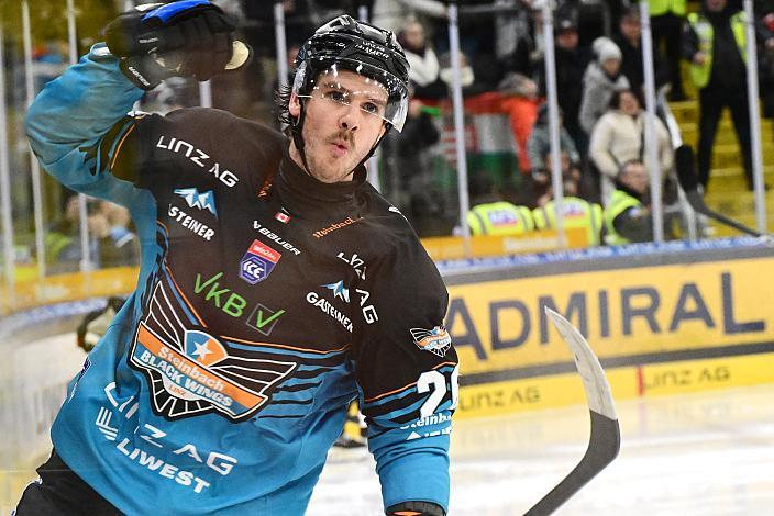 Travis Barron (Steinbach Black Wings Linz) feiert das Tor zum 3 zu 0, 34. Runde ICE, Steinbach Black Wings Linz vs Hydro Fehervar AV 19, Linz AG Eisarena 