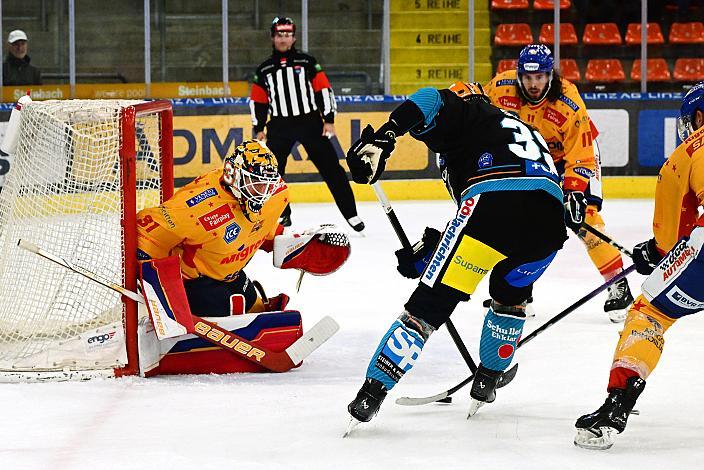 Tormann Evan Cowley Stevenson (Migross Supermercati Asiago Hockey 1935), Ian Scheid (Steinbach Black Wings Linz)  Win2Day ICE Hockey League,  Steinbach Black Wings Linz vs Migross Supermercati Asiago Hockey,  Linz AG Eisarena 