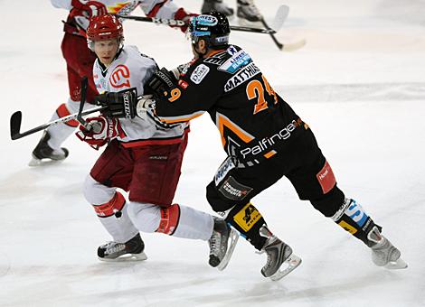 MArkus MAtthiasson Liwest Black Wings Linz und Miha Brus HK Acroni Jesenice