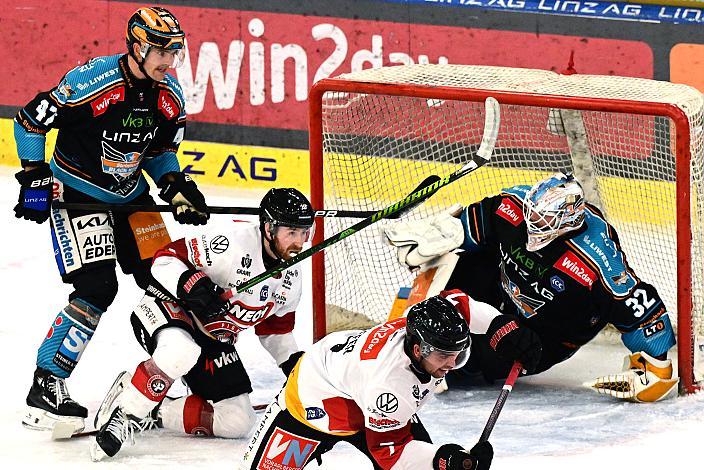 Logan Roe (Steinbach Black Wings Linz), Tormann Rasmus Tirronen (Steinbach Black Wings Linz), Brady Gilmour (Pioneers Vorarlberg), David Keefer (Pioneers Vorarlberg),  Win2Day ICE Hockey League,  Steinbach Black Wings Linz vs  Pioneers Vorarlberg,  Linz AG Eisarena 