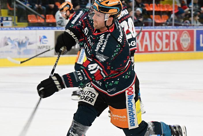 Logan Roe (Steinbach Black Wings Linz) Steinbach Black Wings Linz vs Hydro Fehervar AV19, Weihnachtstrikot ICE Eishockey Liga, Linz AG Eisarena