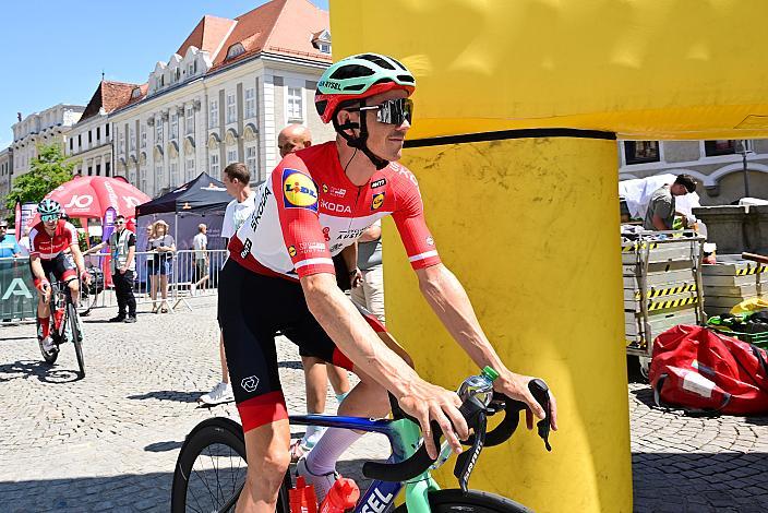 Im Roten Lidl - Trikot des Gesamtführenden der Lidl Tour of Austria Gregor Mühlberger