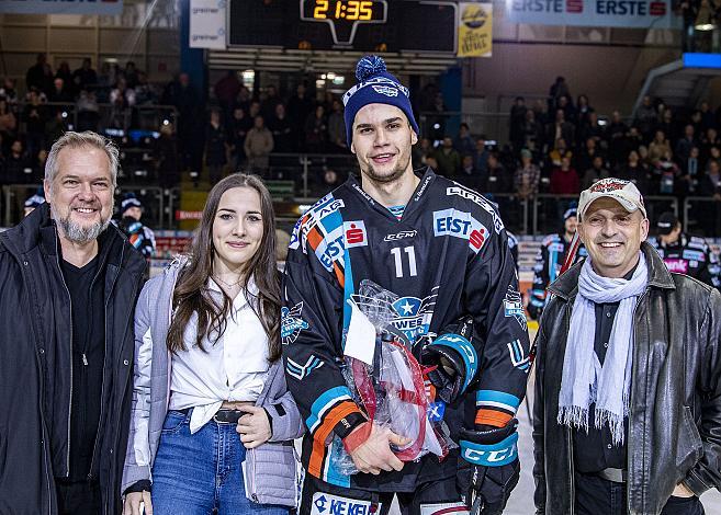 Im Bild: Spieler des Abends Marek Kalus (EHC Liwest Black Wings Linz)  Eishockey,  EHC Liwest Black Wings Linz vs EC Panaceo VSV
