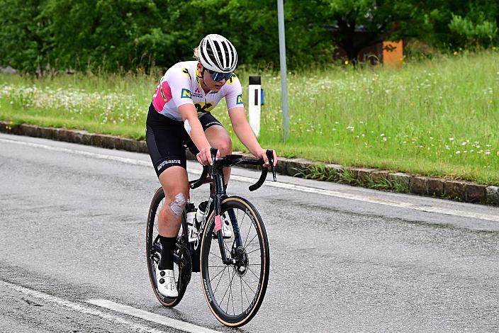 Messane Bräutigam (GER) im Trikot der Besten Juniorin im Rennen 02.06.2024. 4. Etappe, Waidhofen an der Ybbs. - Hochkar,  Sportland NOE WOMENS  KIDS Tour