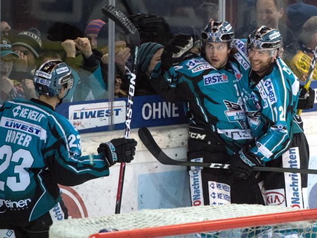 Joel Broda (EHC Liwest Black Wings Linz) feiert EHC Liwest Black Wings Linz vs EC Red Bull Salzburg