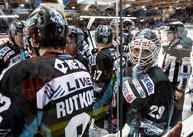 Linz feiert den Heimsieg EHC Liwest Black Wings Linz - Graz 99ers, Play Offs, Viertelfinale