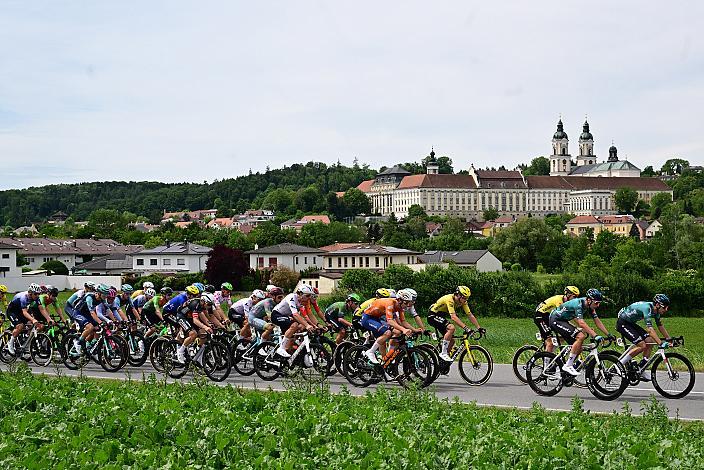 Das Peloton unterwegs im Traunviertel  3. Etappe Asten - Bad Schallerbach, Oberösterreich Rundfahrt