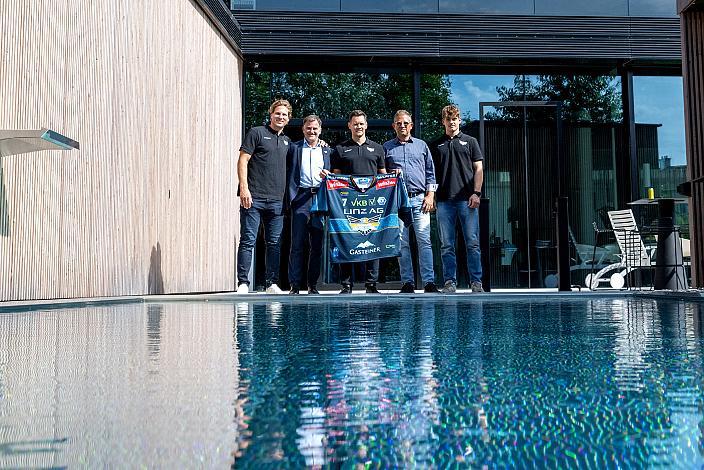 v.l.Brian Lebler (Steinbach Black Wings Linz), Präsident Peter Nader (Steinbach Black Wings Linz), Head Coach Philipp Lukas (Steinbach Black Wings Linz), Peter Steinbach (CEO Steinbach Pools), Patrick Söllinger (Steinbach Black Wings Linz) Saisonstart Pressekonferenz, Steinbach Black Wings Linz ,Linz AG Eisarena, pre season