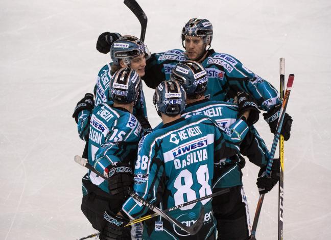 Linz feiert  EHC Liwest Black Wings Linz vs Moser Medical Graz 99ers