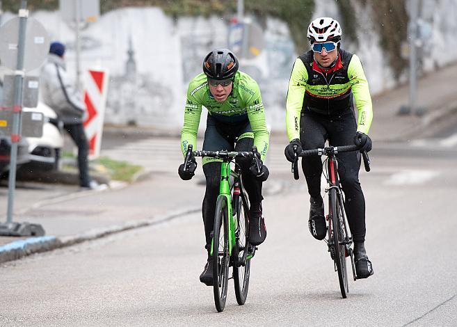 Luka Pajek (SLO, Hrinkow Advarics Cycleang Team), Maximilian Kuen (AUT, Team Vorarlberg) Herren Elite, U23, Radliga, 60. Radsaison-Eröffnungsrennen Leonding, Oberösterreich 