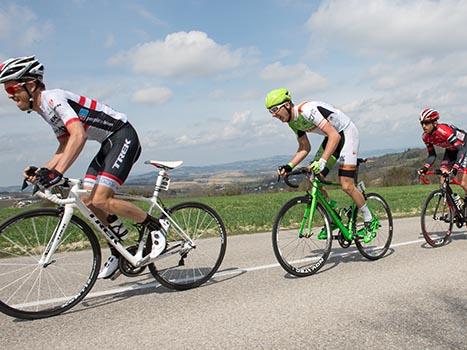 v.l. Riccardo Zoidl, Team Trek, Josef Benetseder und Andreas Hofer, Hrinkow Adverics Cycleang Team. 54. Int. Kirschbluetenrennen, Wels