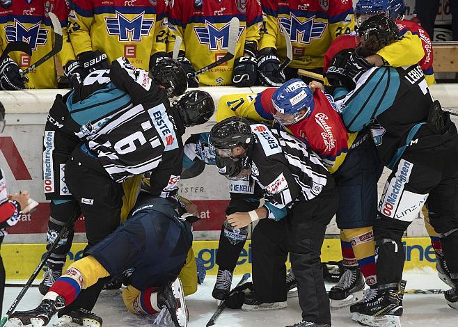 Fight Brian Lebler (EHC Liwest Black Wings Linz), Bracken Kearns (EHC Liwest Black Wings Linz) Eishockey Testspiel, EHC Liwest Black Wings - CEZ Motor Ceske Budejovice