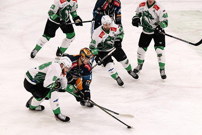 Marcel Mahkovec (Olimpija Ljubljana), Emilio Romig (Steinbach Black Wings Linz) Steinbach Black Wings Linz vs HK SZ OLIMPIJA,, Linz AG Eisarena