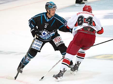 Franklin MacDonald, Linz und Ondrej Kopta, Mountfield, Hradec Kralove, EHC Liwest Black Wings Linz vs HK Mountfield