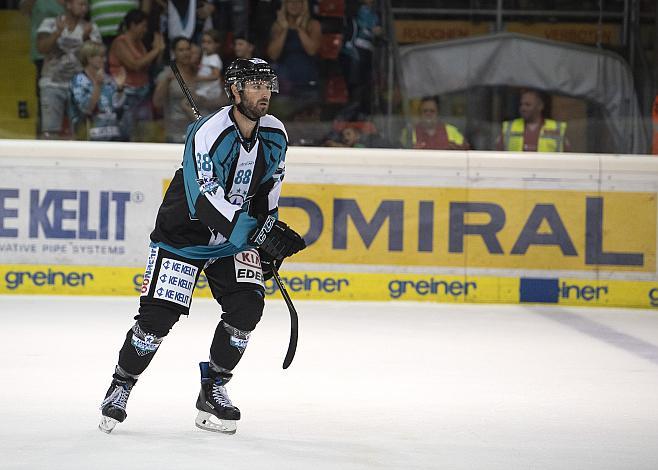 Dan DaSilva (EHC Liwest Black Wings Linz) feiert das Siegestor Eishockey Testspiel, EHC Liwest Black Wings - CEZ Motor Ceske Budejovice