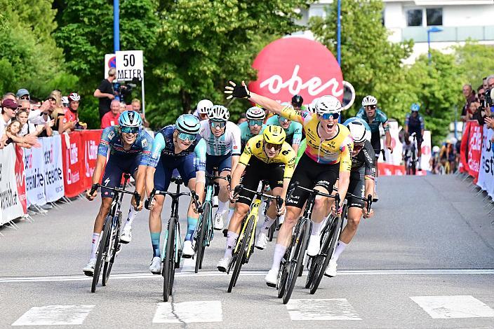 Zielsprint 2. Platz Valentin Hofer (AUT, Bahrain Victorious Development Team), Sieger Kilian Feurstein (AUT, Team Vorarlberg), 3. Etappe Asten - Bad Schallerbach, Oberösterreich Rundfahrt