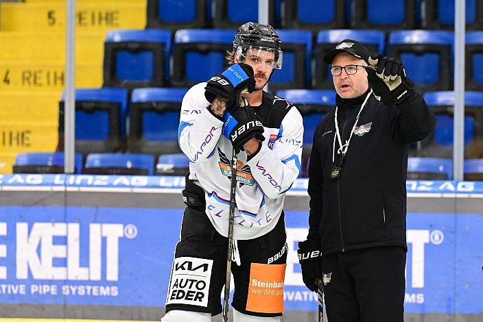 Travis Barron (Steinbach Black Wings Linz), Assistent Coach Mark Szücs (Steinbach Black Wings Linz), Eistraining Steinbach Black Wings Linz , Linz AG Eisarena