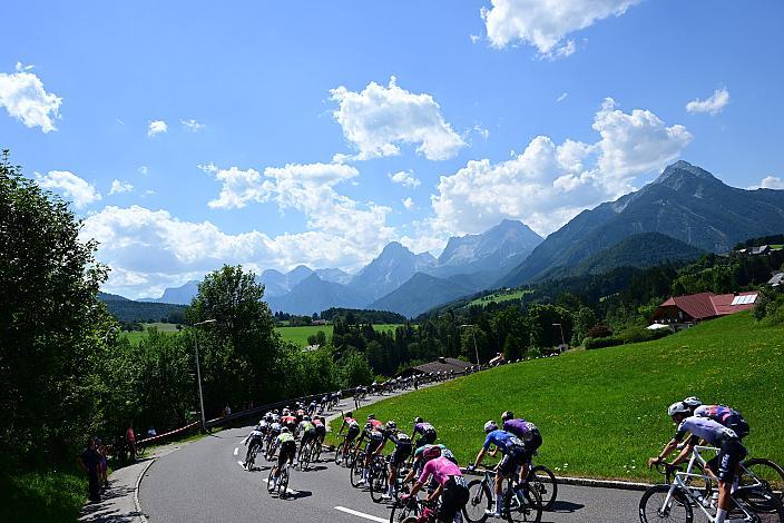 Das Peloton in der Region Steyr, Pyhrn Priel, 4. Etappe von Steyr nach Steyr, 170,5km, Lidl Tour of Austria