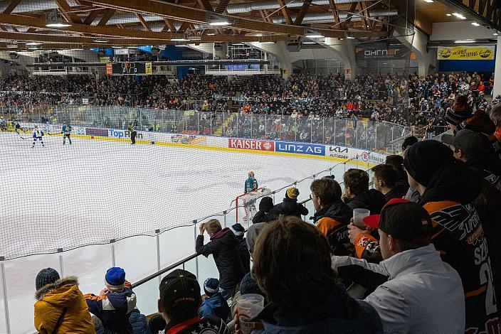 Andrang zum Heimspiel der Black Wings unter dem Motto Retro Night, Steinbach Black Wings Linz vs EC ID Wärmepumpen VSV, 47. Runde, Retro Night, ICE Hockey League, Steinbach Black Wings Linz, Linz AG Eisarena