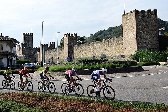Die Ausreisser mit Tobias Bayer (AUT, Alpecin-Deceuninck), und dem Sieger Magnus Kort (DEN, Uno-X Mobility), Veneto Classic, Soave - Bassano del Grappa,, Veneto