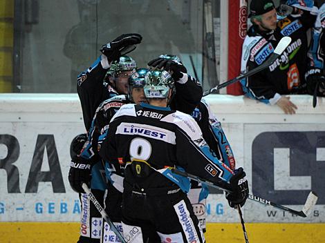 Linz feiert, EHC Liwest Black Wings Linz vs. EC KAC Finale 1