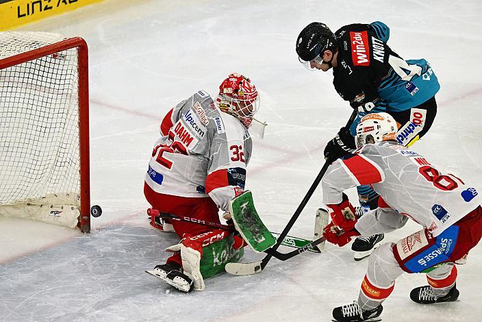 Graham Knott (Steinbach Black Wings Linz) trifft zum 3 zu 2 Zwischenstand, Tormann Sebastian Dahm (EC KAC), 41. Runde ICE, Steinbach Black Wings Linz vs EC KAC, Linz AG Eisarena 