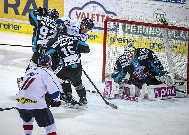 Luka Jarcov (KHL Medvescak Zagreb) vor Tormann David Kickert (EHC Liwest Black Wings Linz) EHC Liwest Black Wings Linz vs KHL Medvescak Zagreb