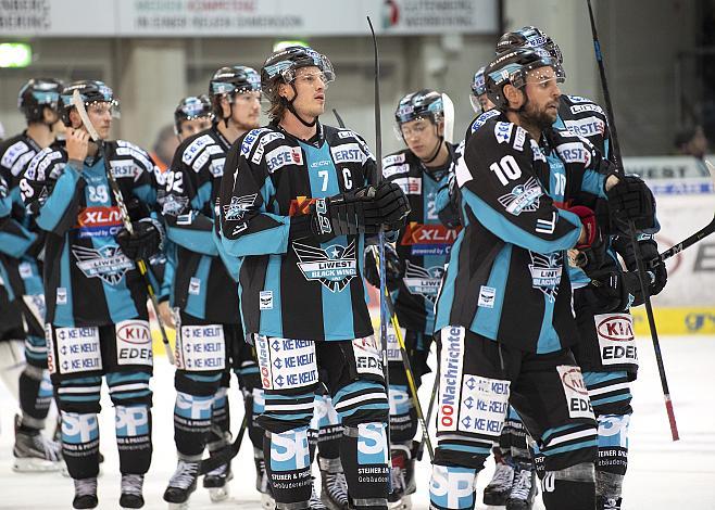 Linz feiert den Heimsieg EHC Liwest Black Wings Linz vs Fehervar AV 19