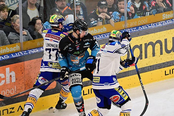 Philipp Lindner (EC iDM Wärmepumpen VSV), Henrik Neubauer (Steinbach Black Wings Linz), Steven Strong (EC iDM Wärmepumpen VSV), Spiel 2 Pre-Playoffs,  ICE, Steinbach Black Wings Linz vs EC iDM Wärmepumpen VSV, Linz AG Eisarena 